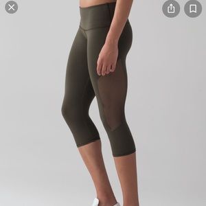 Lululemon reveal crop